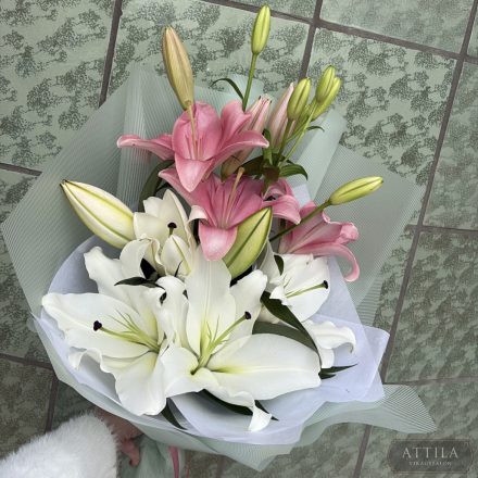 Liliom Szerelmeseinek Virágcsokor